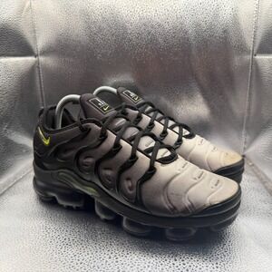 Size 8 Nike Air VaporMax Plus Neon 95 White Black Mens Lace-Up Shoes 924453-009